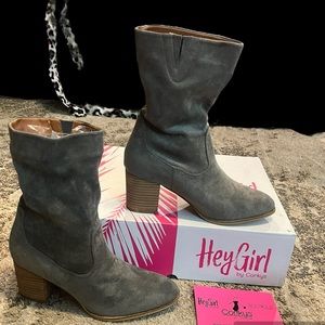 Hey Girl Slouchy Faux Suede Grey Boots 2 1/4" Heel Size 8 Style-Wicked